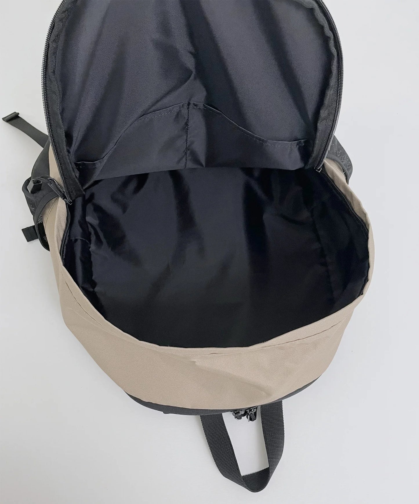 《環保材質》EGG BAG MEGA〈BEIGE〉 容量30L 學校用 休閒用 再生聚酯纖維【年齡8歲至成人】