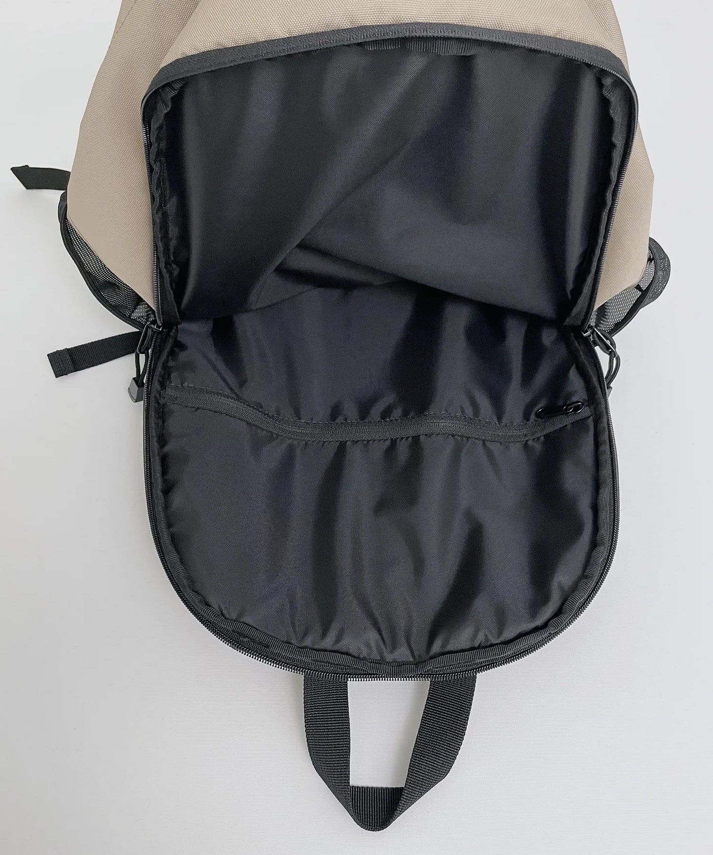 《環保材質》EGG BAG MEGA〈BEIGE〉 容量30L 學校用 休閒用 再生聚酯纖維【年齡8歲至成人】