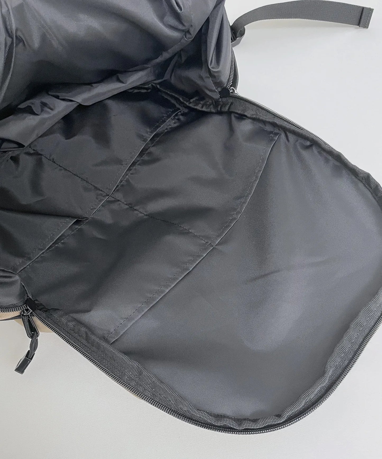 《環保材質》EGG BAG MEGA〈BEIGE〉 容量30L 學校用 休閒用 再生聚酯纖維【年齡8歲至成人】