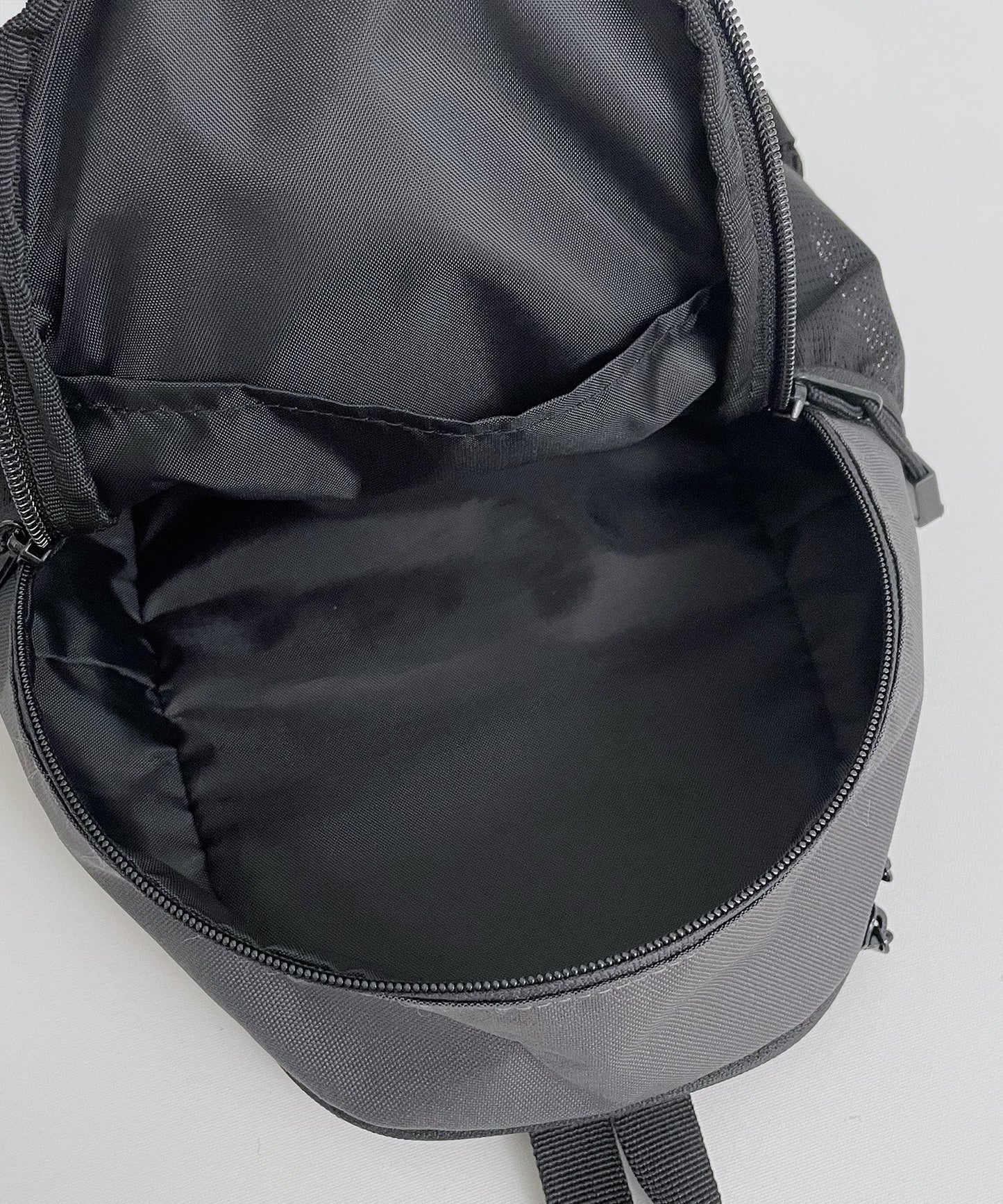 《環境配慮素材》COMPACT DAY BAG 容量6L 散歩 レジャー リサイクルポリエステル［対象年齢4才～大人］