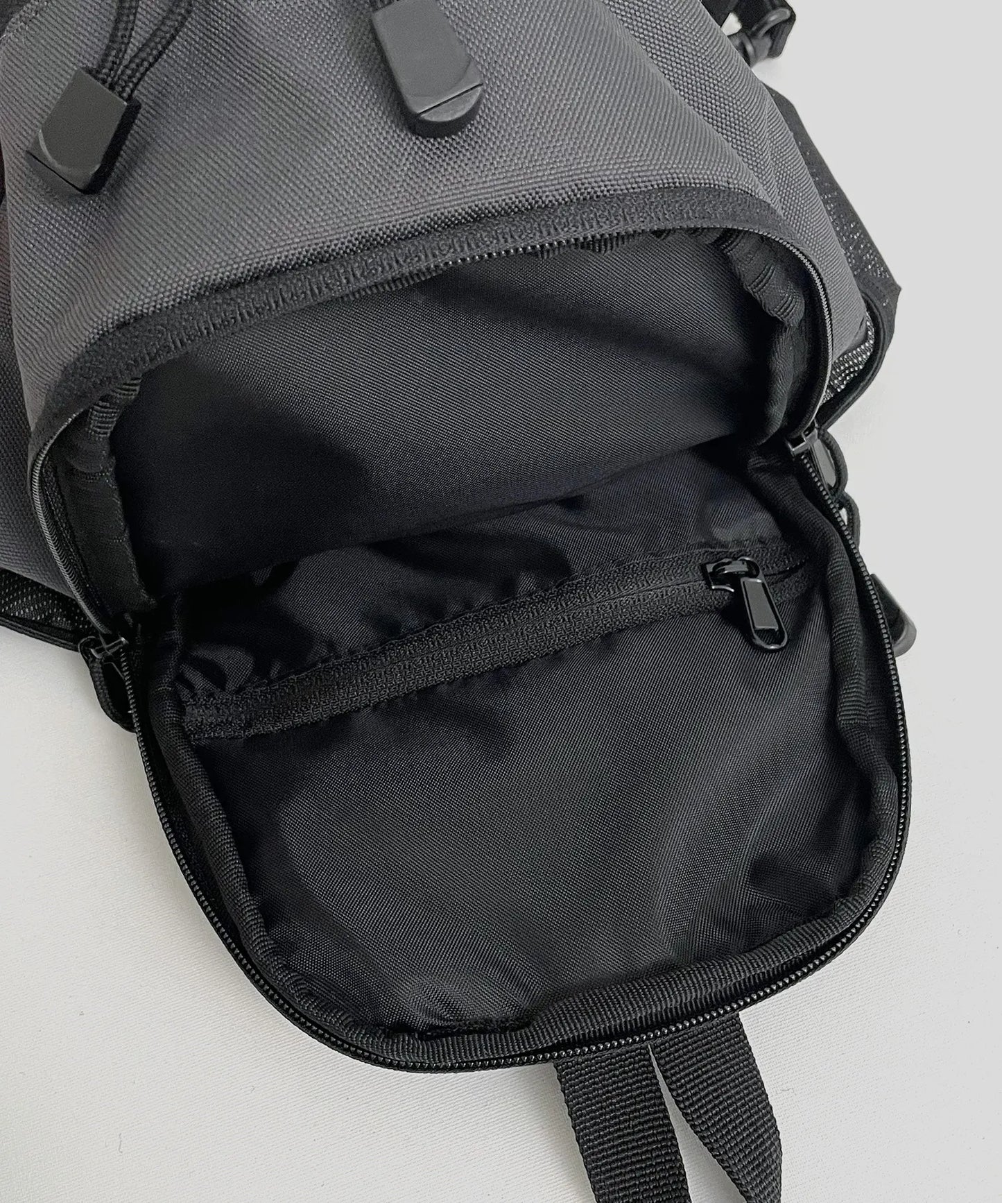 《環保材質》COMPACT DAY BAG〈BEIGE〉 容量 6L 散步休閒 再生聚酯纖維 【年齡4歲至成人】