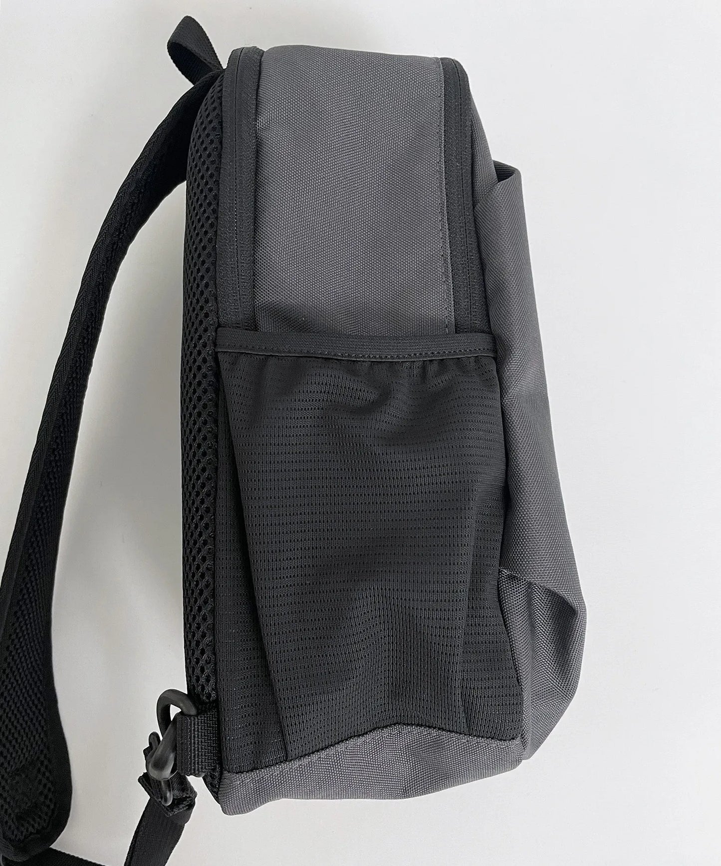 《環境配慮素材》COMPACT DAY BAG 容量6L 散歩 レジャー リサイクルポリエステル［対象年齢4才～大人］