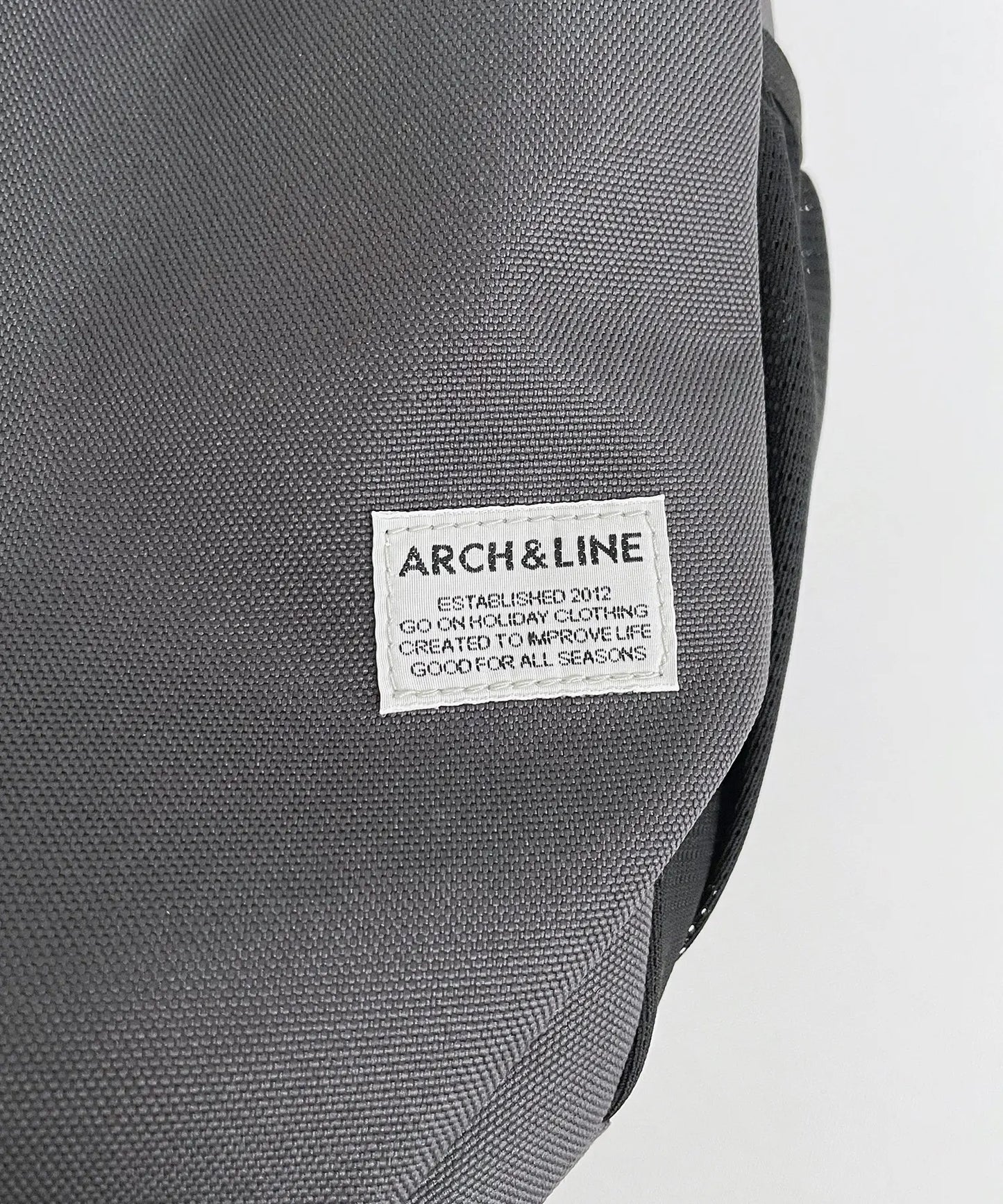 《環保材質》COMPACT DAY BAG〈BEIGE〉 容量 6L 散步休閒 再生聚酯纖維 【年齡4歲至成人】