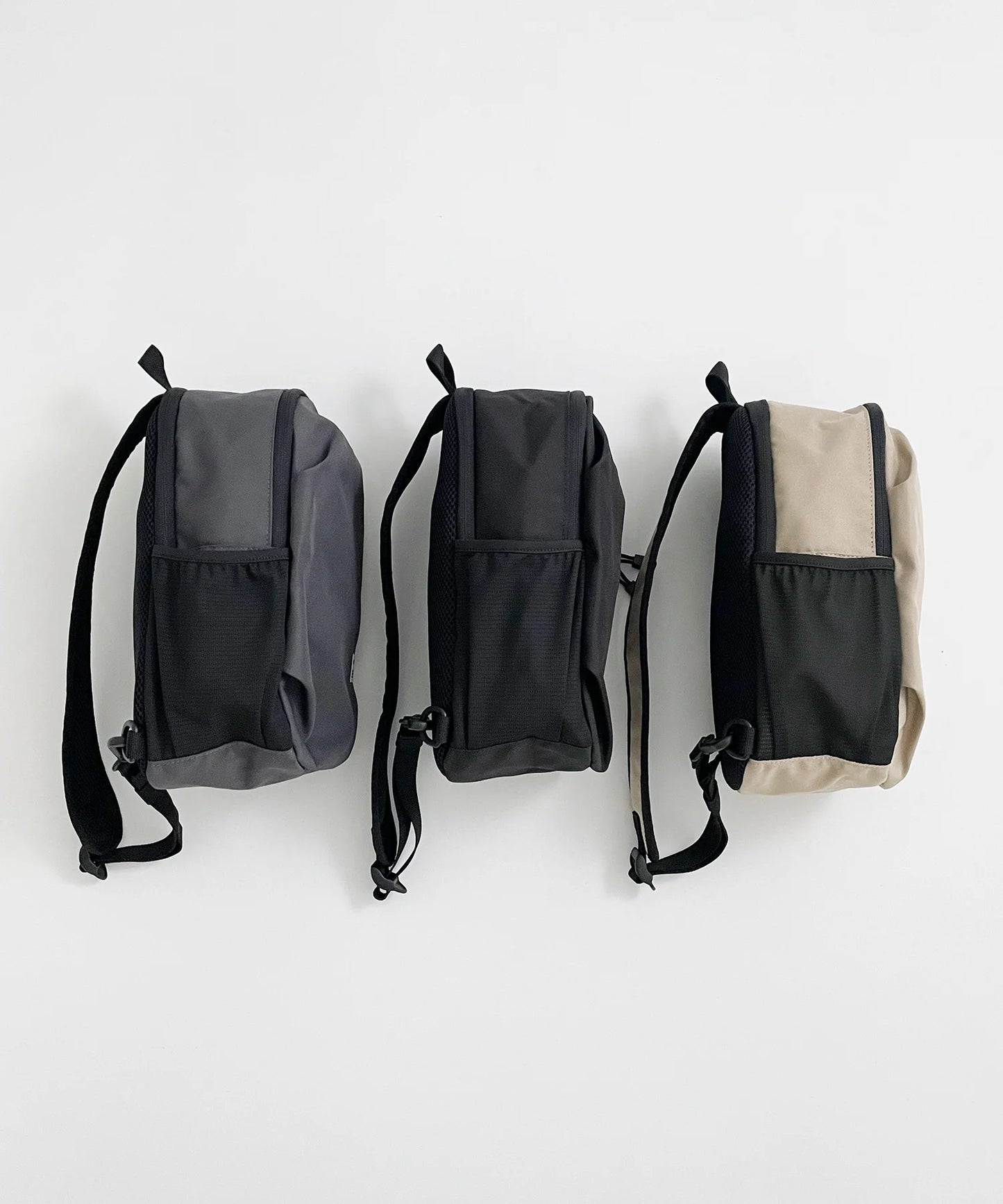 《環境配慮素材》COMPACT DAY BAG 容量6L 散歩 レジャー リサイクルポリエステル［対象年齢4才～大人］