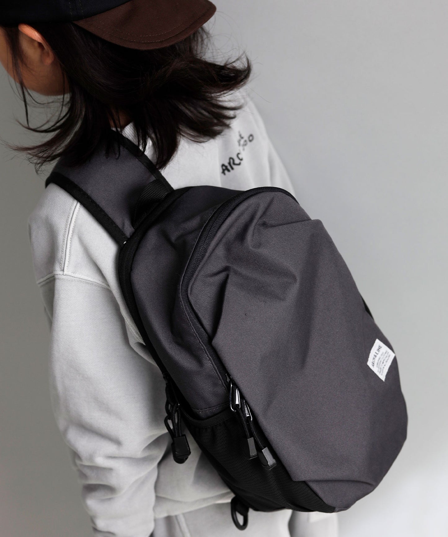 《環境配慮素材》COMPACT DAY BAG 容量6L 散歩 レジャー リサイクルポリエステル［対象年齢4才～大人］