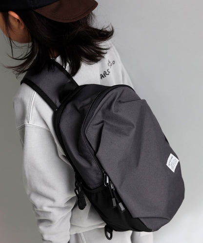 《環境配慮素材》COMPACT DAY BAG 容量6L 散歩 レジャー リサイクルポリエステル［対象年齢4才～大人］