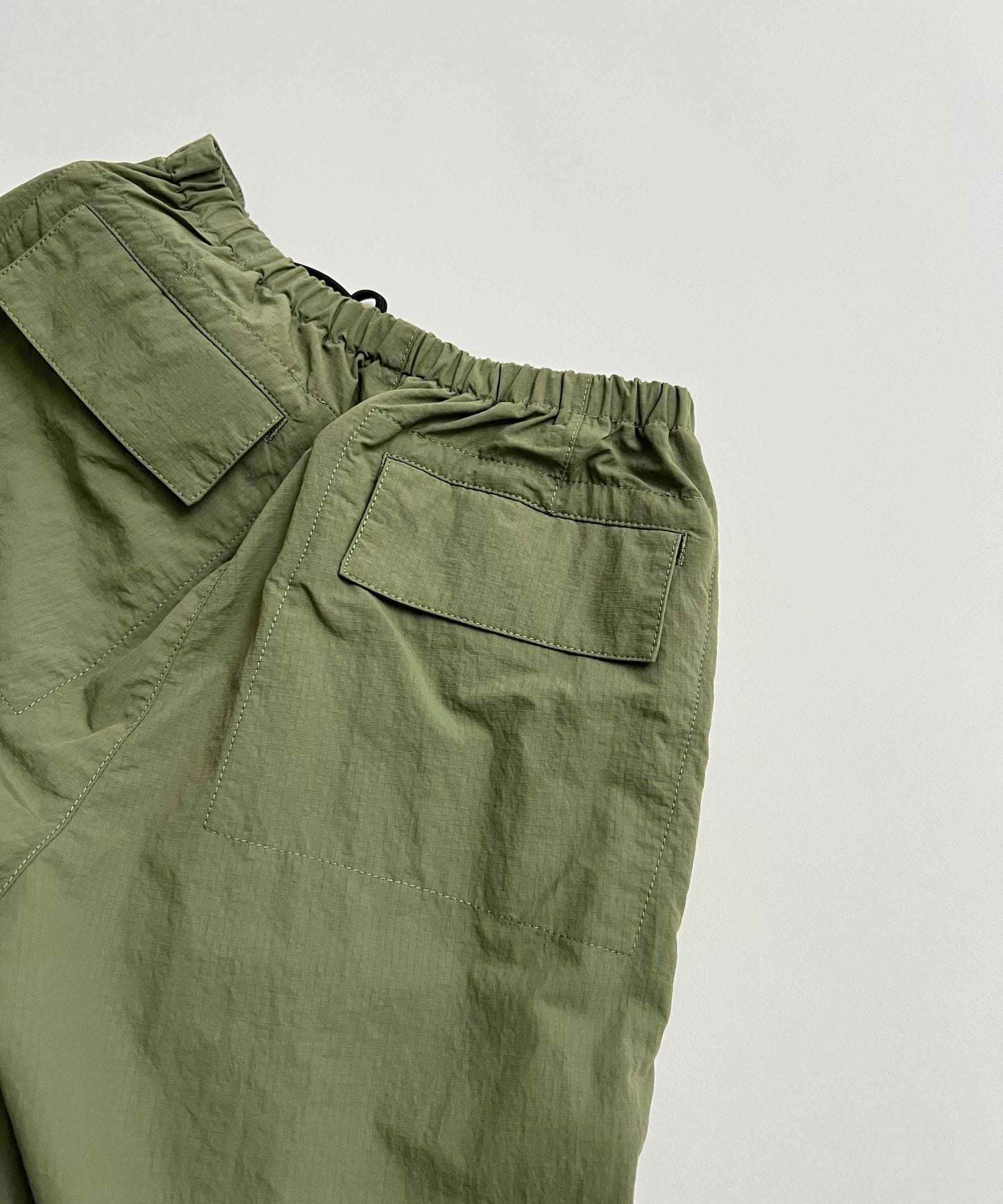 Re:NYLON HIKING PANTS 弱撥水 通年素材 リサイクルナイロン